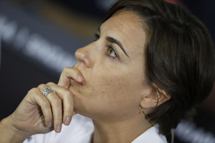 Williams-Teamchefin Claire Williams verspricht: ««Natürlich werden wir angreifen, wenn sich die Gelegenheit dazu bietet, nur weil das Mercedes-Duo den Titelkampf austrägt, werden wir uns nicht künstlich zurückhalten»