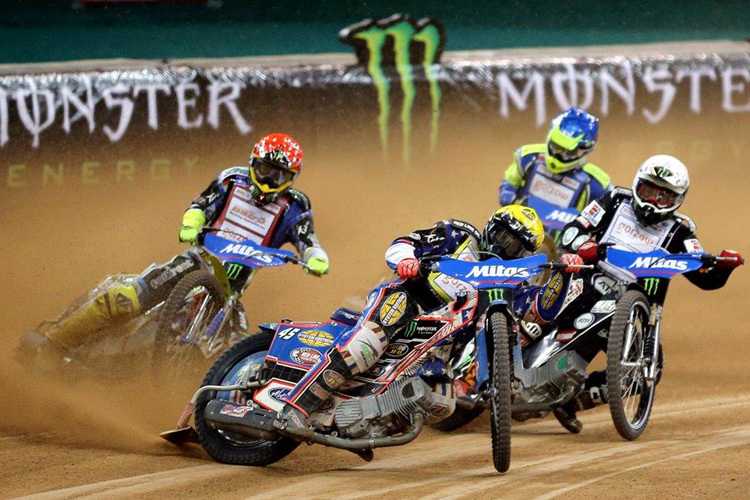 Greg Hancock (vorne) gewann in Cardiff, verlor aber die WM-Führung