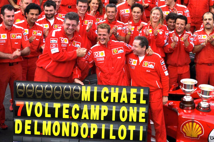 Von Erfolg zu Erfolg: Ross Brawn, Michael Schumacher und Jean Todt bei Ferrari