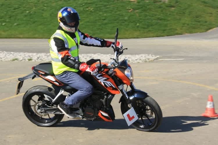 Danny Kent lernt Langsamfahren 