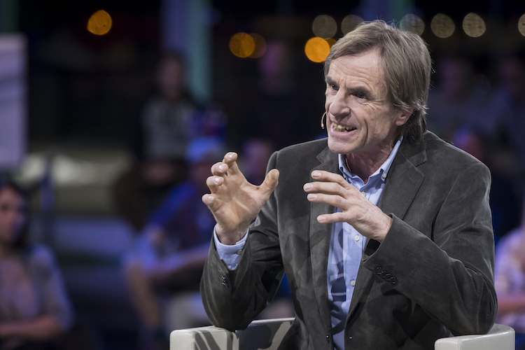 Gustl Auinger ist zu Besuch im Hangar-7