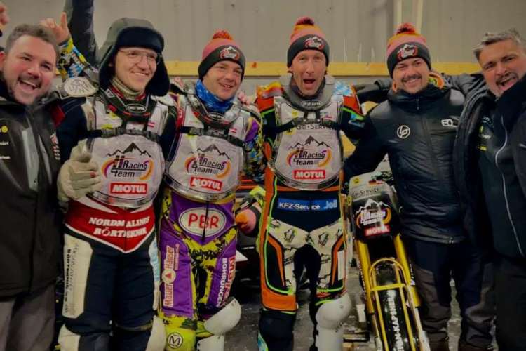 Die siegreichen Fahrer des Inn-Isar-Teams (v.l.): Ove Ledström, Max Niedermaier und Markus Jell