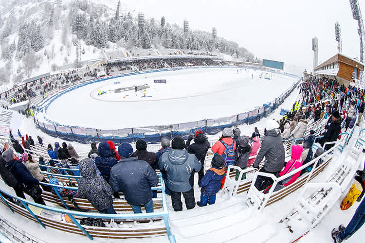 Die Reise nach Almaty an der chinesischen Grenze ist beschwerlich