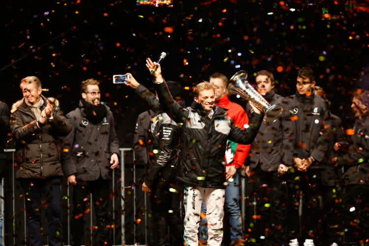 Nico Rosberg liess sich vor dem TV-Auftritt in Sindelfingen feiern