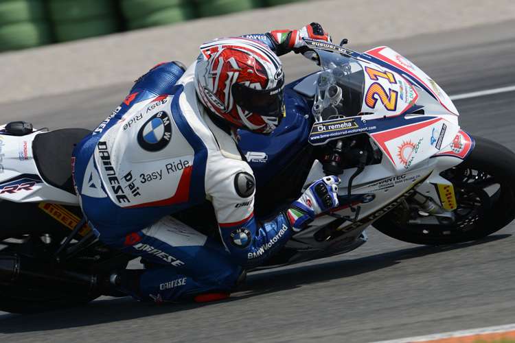 Testfahrer Michael Reich auf Markus Reiterbergers IDM-Maschine