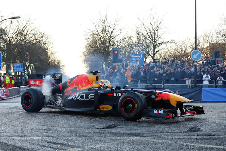 Max Verstappen begeisterte die Zaungäste in Milton Keynes mit seiner Demofahrt im RB7
