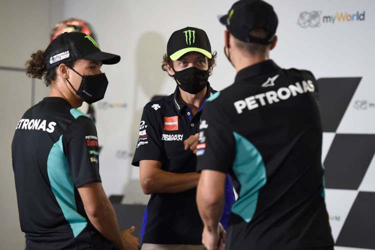 Franco Morbidelli mit seinem neuen und alten Teamkollegen: Valentino Rossi und Fabio Quartararo