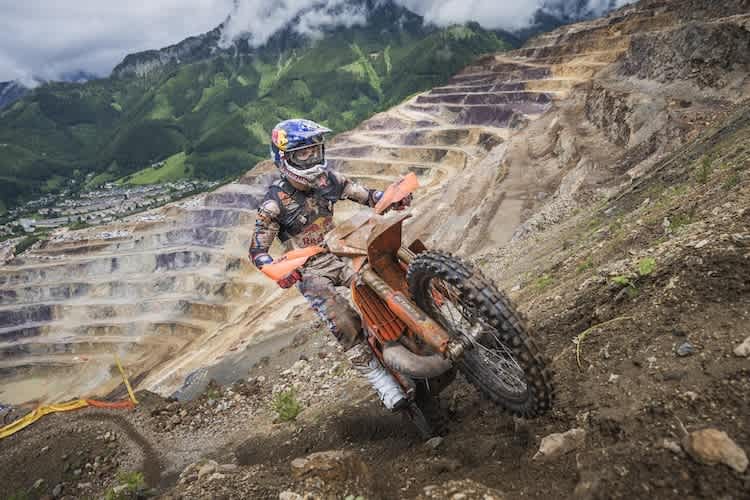 Manuel Lettenbichler ist seit 10 WM-Rennen ungeschlagen – auch das diesjährige Erzbergrodeo entschied er für sich
