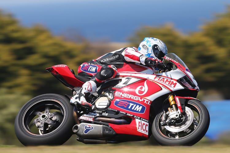 Carlos Checa stellte die Ducati Panigale in ihrem ersten Rennen auf Pole