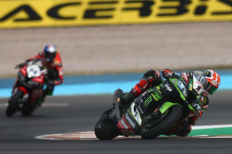 Jonathan Rea vor Toprak Razgatlioglu