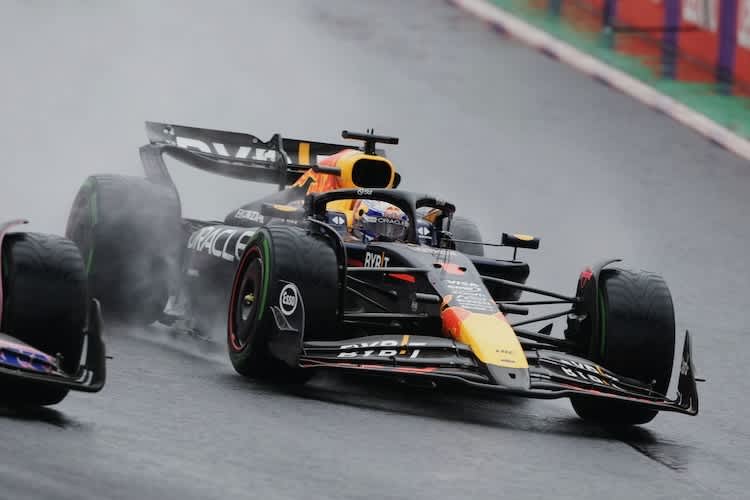 Max Verstappen siegte im Regen von São Paulo