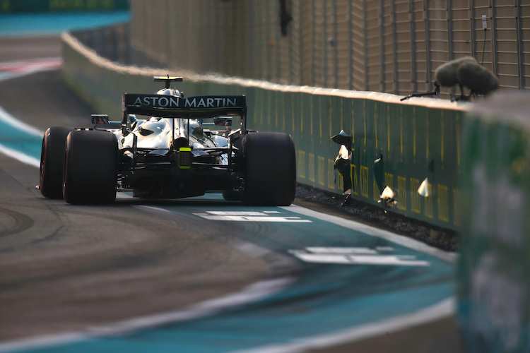 Sebastian Vettel nach seinem Mauerkuss