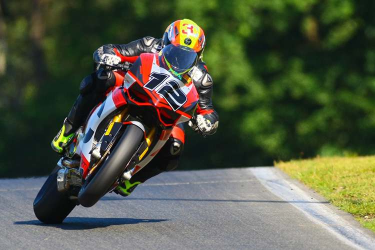 Javier Fores führt in der IDM Superbike