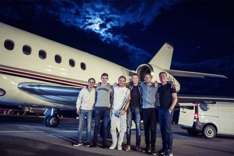 Nico Rosberg fliegt mit Trophäe sowie Massa, Verstappe, Kvyat, Button und Coulthard nach Monaco zurück