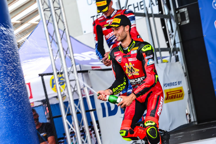 Lukas Tulovic zeigt auf der Ducati erstaunlichen Speed