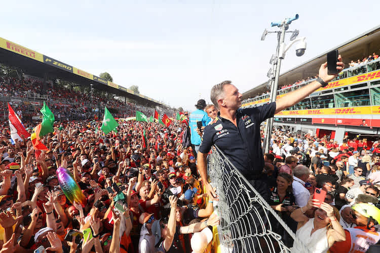 Red Bull Racing-Teamchef Christian Horner: «Carlos hat sich sehr vehement verteidigt, wie jeder es machen würde, der in einem Ferrari in Monza unterwegs ist»