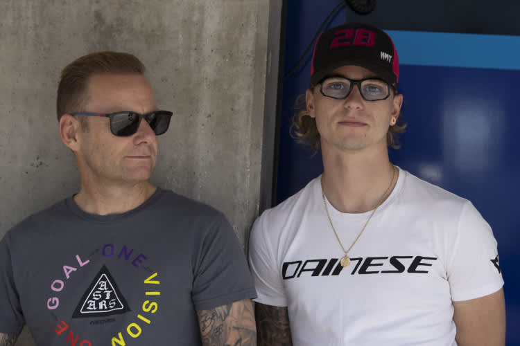 Bradley Ray (re.) mit seinem Manager Shane Byrne