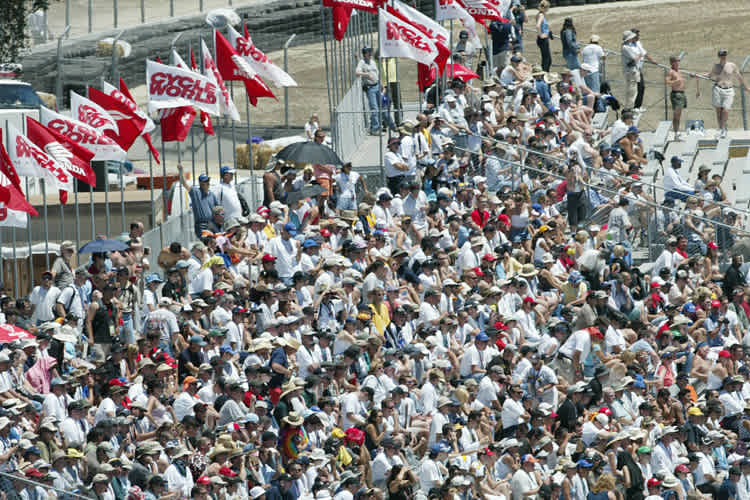 Fans kommen nur zahlreich, wenn auch etwas los ist
