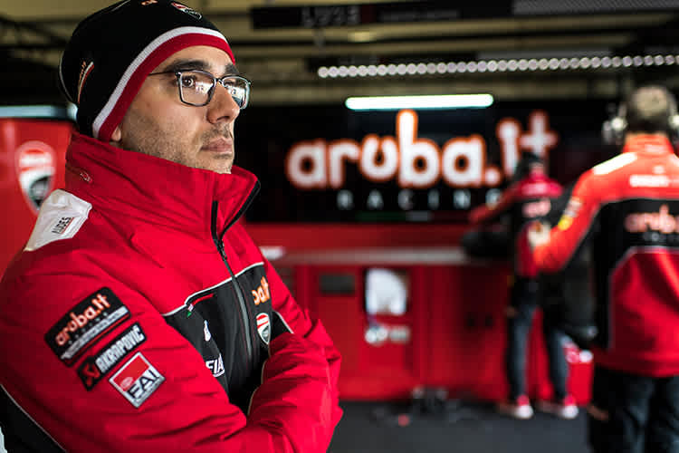 Aruba-Eigentümer Stefano Cecconi bereitet sich auf ein Vier-Mann-Team vor