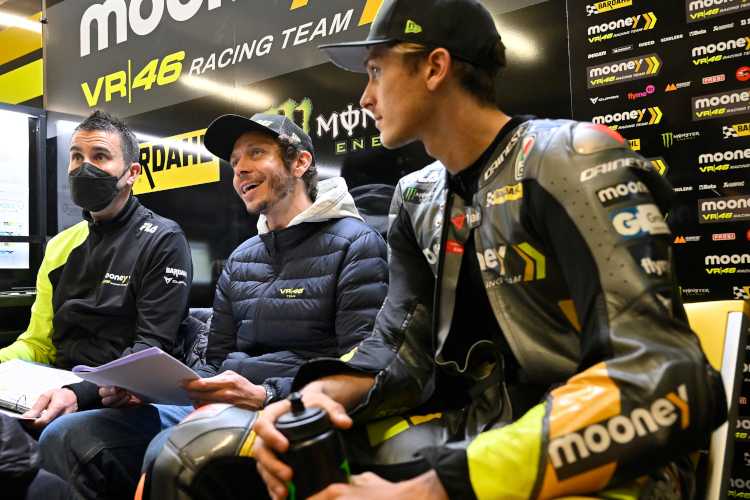 Crew-Chief David Munoz, Valentino Rossi und Luca Marini
