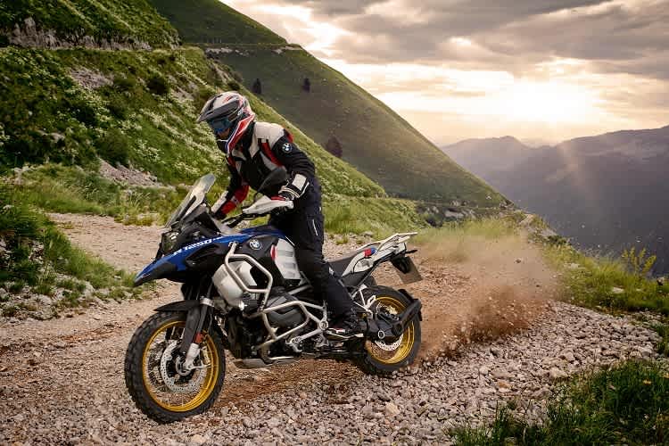 BMW R 1250 GS Adventure: Prestigeträchtige Reiseenduro, die sich in Vollausstattung 300 kg vollgetankt annähert  