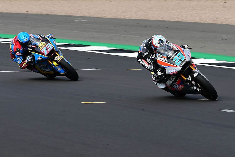 Marcel Schrötter vor Alex Márquez