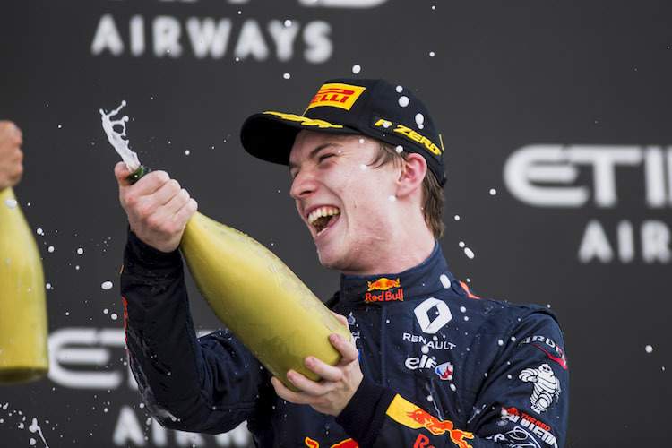 Dan Ticktum nach dem GP3-Rennen von Abu Dhabi