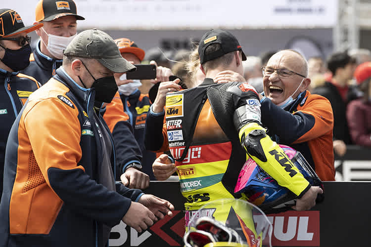 Michael Freudenberg (re.) im Glücksrausch