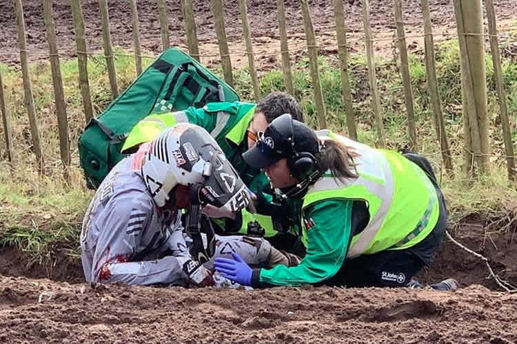 Der Schutzhelm von Brad Anderson wurde völlig zerstört