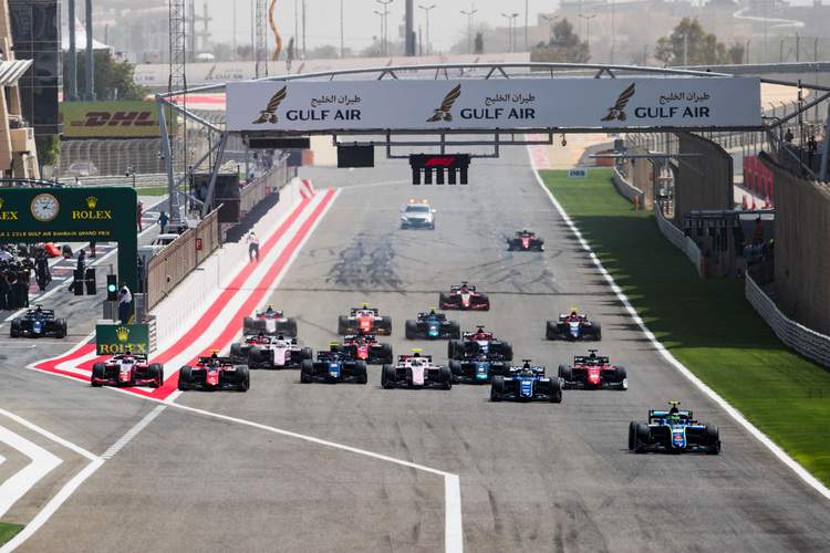 Start zu einem Formel-2-Rennen