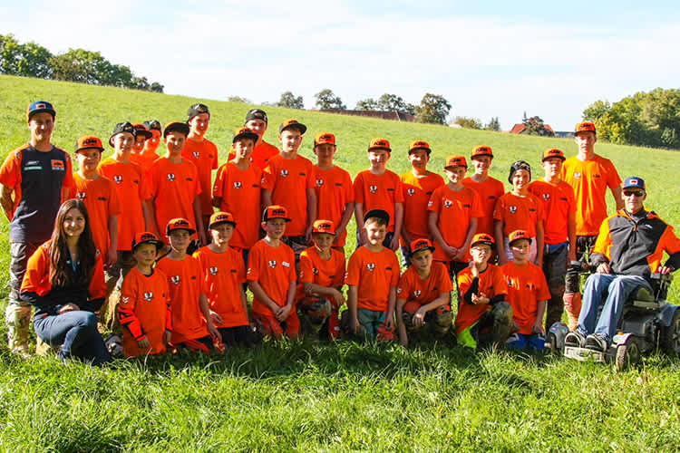 Links im Bild Philipp Ringghofer, rechts im Rollstuhl Ronnie Großkopf
