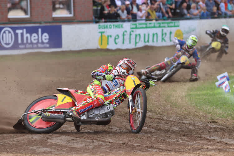 Romano Hummel vor Stephan Katt