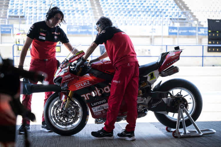 Alvaro Bautista bekam für den Jerez-Test zwei Spezifikationen der Panigale V4R