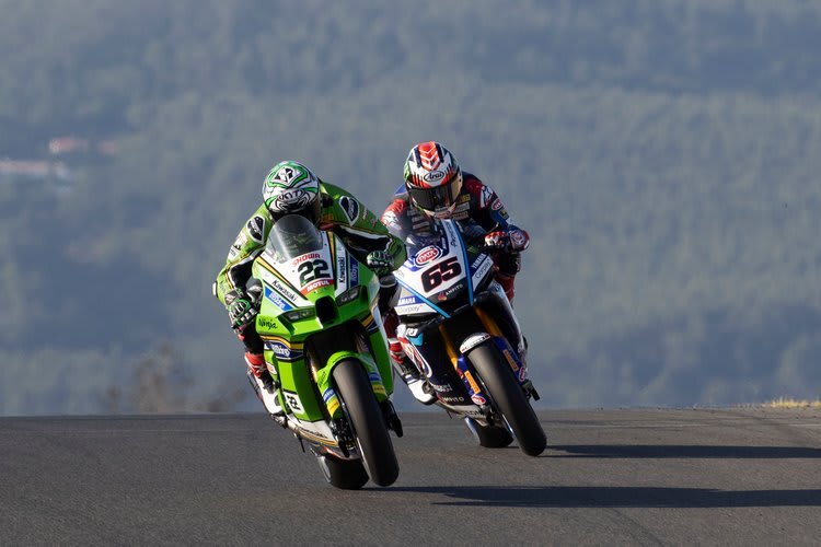 Alex Lowes (Kawasaki) und Jonathan Rea (Yamaha)