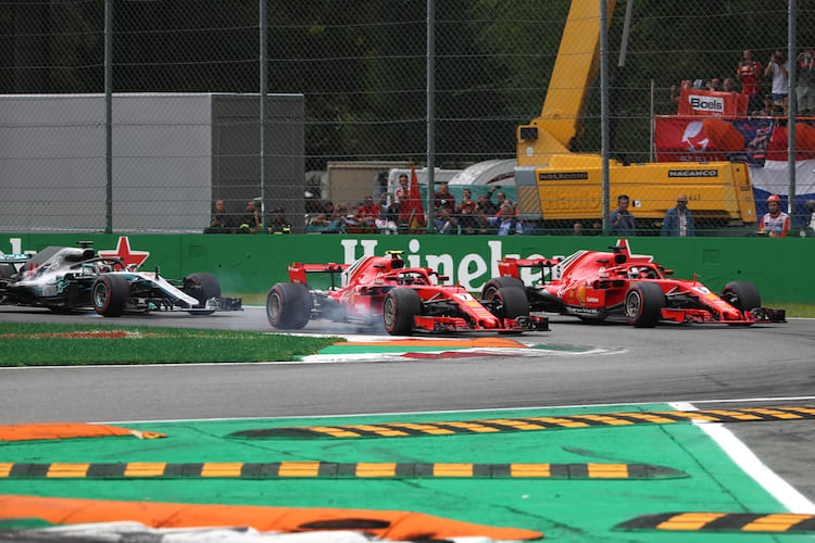 Kimi Räikkönen gegen Sebastian Vettel und Lewis Hamilton in der ersten Kurve