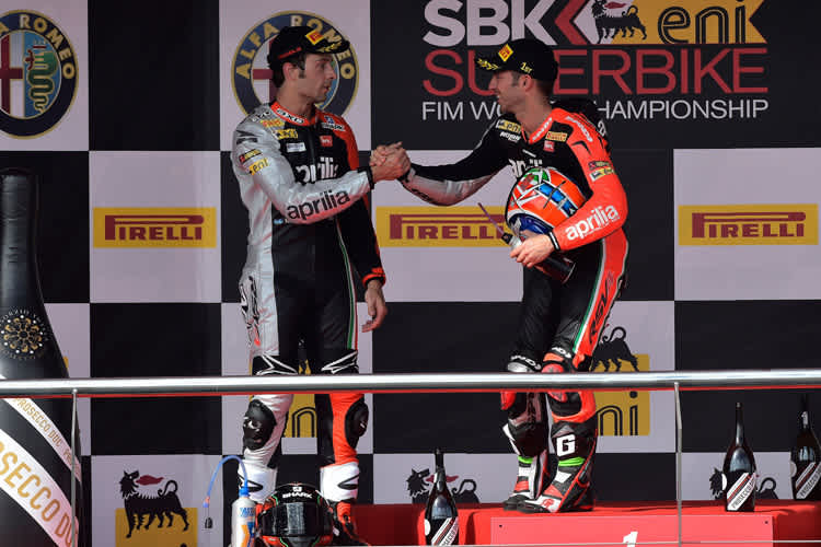 Doppelsieg für Marco Melandri (re.), Sylvain Guintoli guckt nicht sehr glücklich