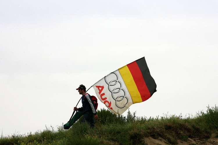 Besondere Idylle: Ein DTM-Fan in den Dünen