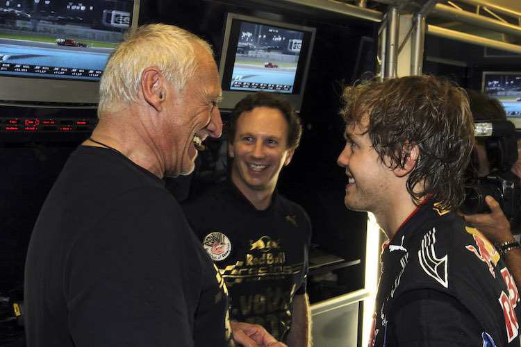 Dietrich Mateschitz, Christian Horner und Sebastian Vettel nach dem WM-Sieg in Abu Dhabi 2010