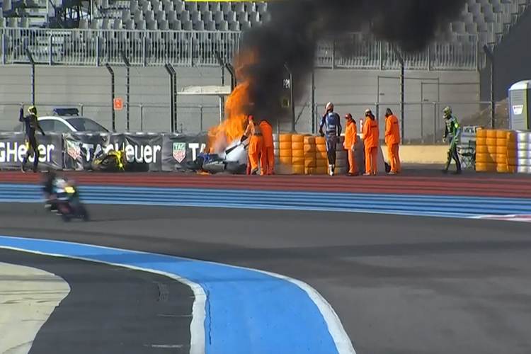 Die Yamaha brennt, später auch die Kawasaki