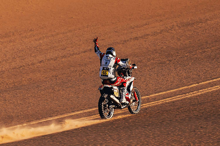 Hero allein auf weiter Flur in Abu Dhabi