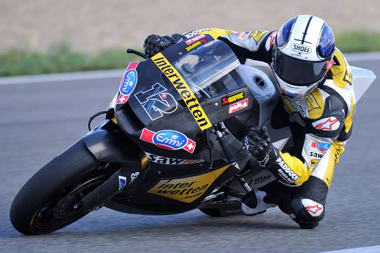 Tom Lüthi: Finger hoch für ein erfolgreiches 2011