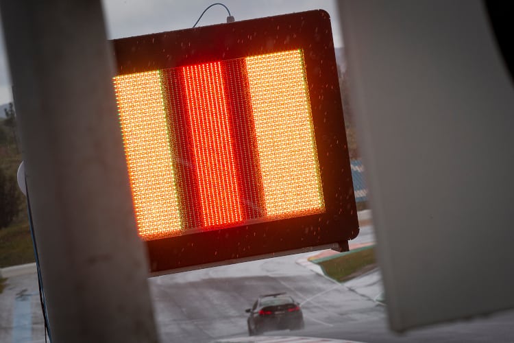 Diese Licht-Panels sind nun am Streckerand zu finden