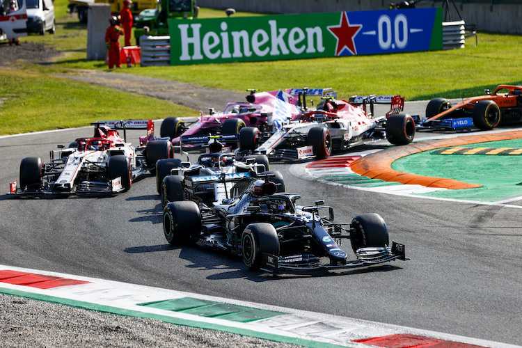 Lewis Hamilton kassierte in Monza in Führung liegend eine schmerzliche Strafe, die er sich von den Regelhütern erklären liess