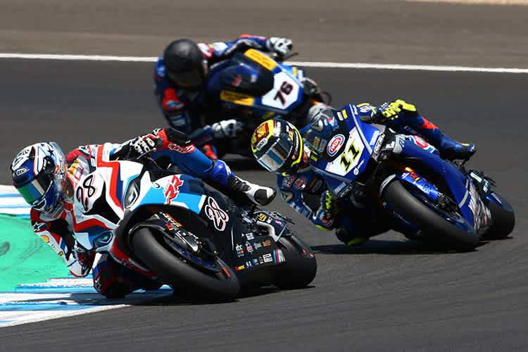 Markus Reiterberger vor Sandro Cortese