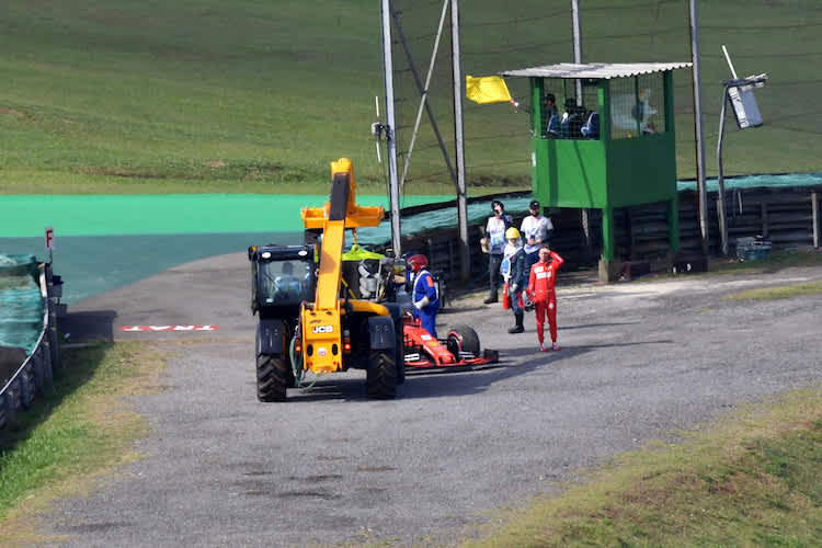 Sebastian Vettel kann es nicht fassen