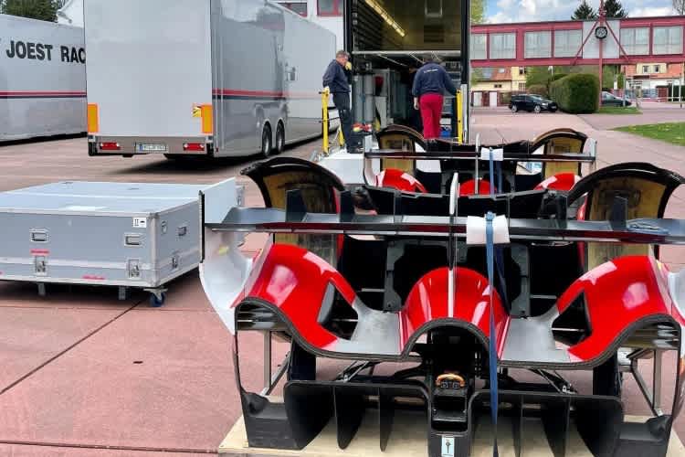 Die Heckverkleidung des Glickenhaus 007 LMH im Hof von Joest Racing