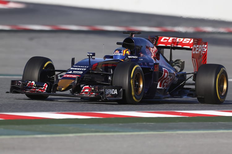 Carlos Sainz mit eigentümlichen Hörnchen an der Fahrzeugnase