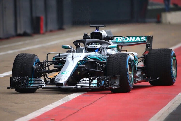 Valtteri Bottas bei der Arbeit mit dem neuen Auto