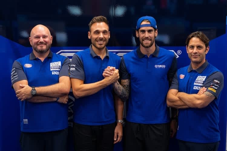 Stefano Manzi (2. von rechts) wird 2026 in der Superbike-WM an den Start gehen