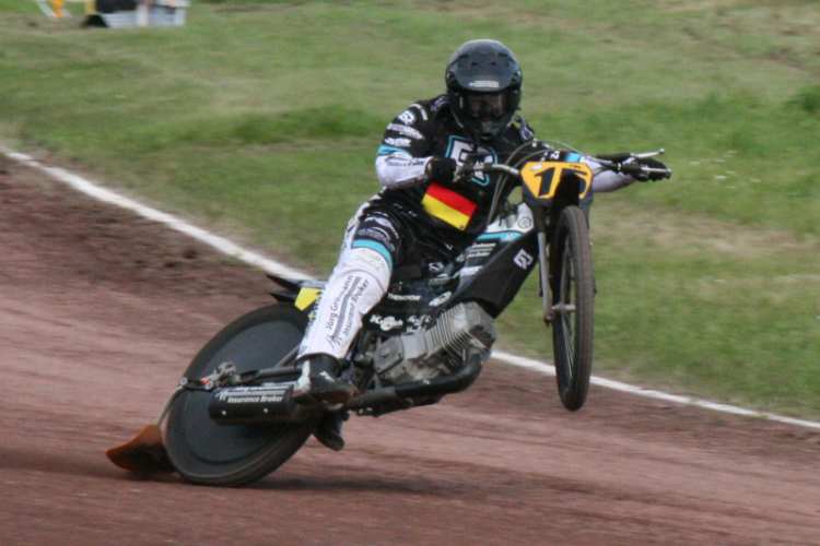 Erik Riss begeisterte die Fans mit zahlreichen Wheelies